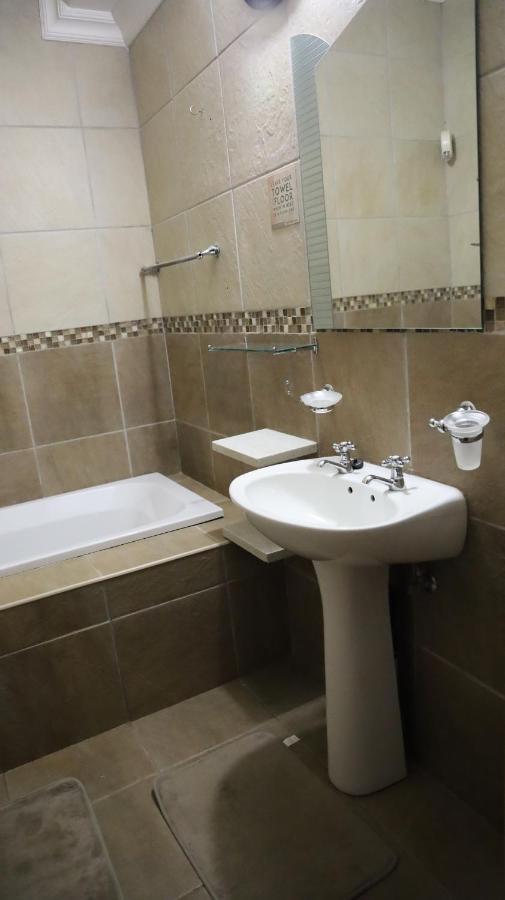 The Oak Potch Guesthouse Potchefstroom Εξωτερικό φωτογραφία